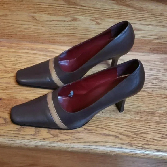 Maripe' 8M  Retro brown/tan‎ leather 2.5" heels - Picture 1 of 8